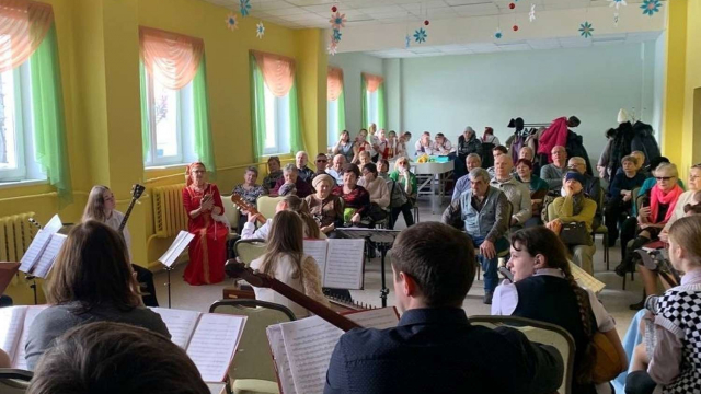 В Псковской областной организации Всероссийского общества слепых состоялась долгожданная встреча. Учащиеся и преподаватели Детской школы искусств пришли поздравить женщин с весенним днем 8 марта!