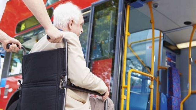 Высаживать инвалидов из общественного транспорта запрещено