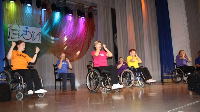 Люди с ограниченными возможностями подготовили концерт к Международному дню инвалида