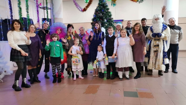 В Гдовской районной ВОИ поздравили деток с инвалидностью с новогодними праздниками