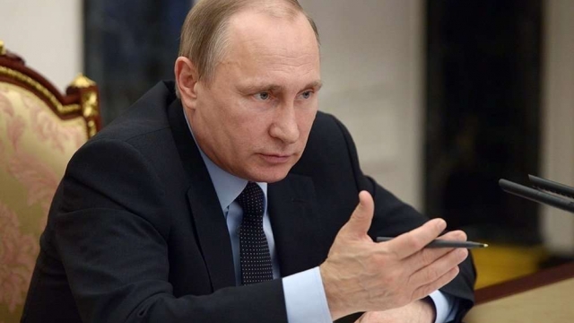 Путин поручил выплатить по 10 тысяч рублей школьникам-инвалидам старше 18 лет